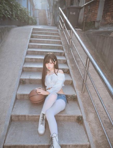 欧美模特比基尼_BD国语电影免费在线