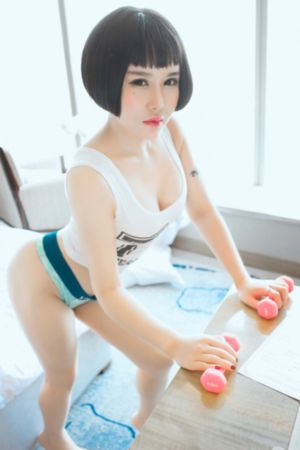 娇妻被朋友在客厅呻吟动漫_超清天堂在线