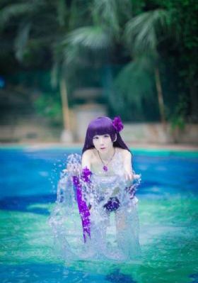 欧美泳装小姐姐凹造型_在线电影观看